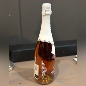 Off-white Moët collectors item. sealed ready to ship.